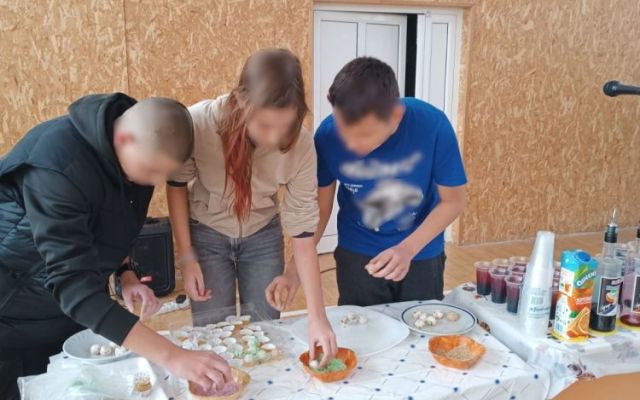 Клуб „Анимационен хоризонт“ подари коледна магия на седмокласници