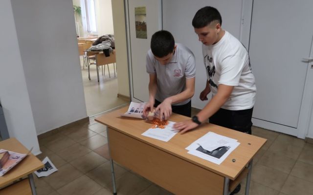 Духът на будителите оживя във вълнуваща викторина в ПГХТ – Сливен